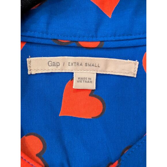 Gap Blue Red Heart Print Button Down Shirt XS Long Sleeve Recycled Polyester Top - Picture 3 of 7
